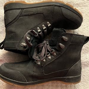 Men’s size 9 waterproof leather Sorel lace up boots